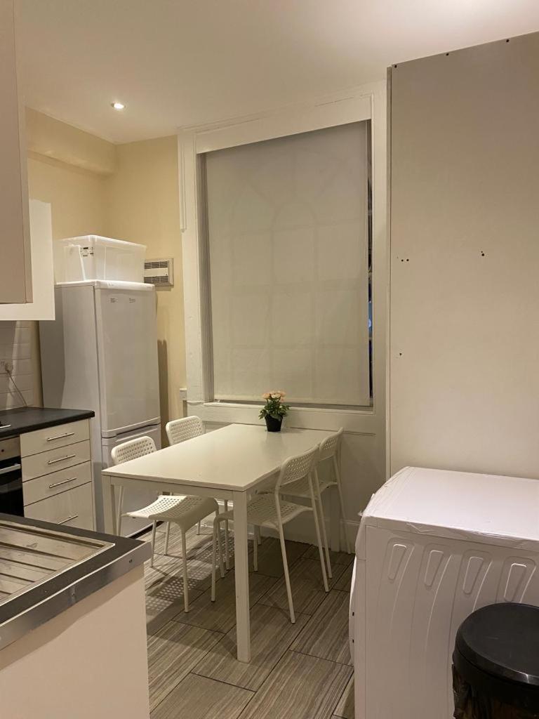 Lovely Private Rooms In Camden, Central London Exterior photo